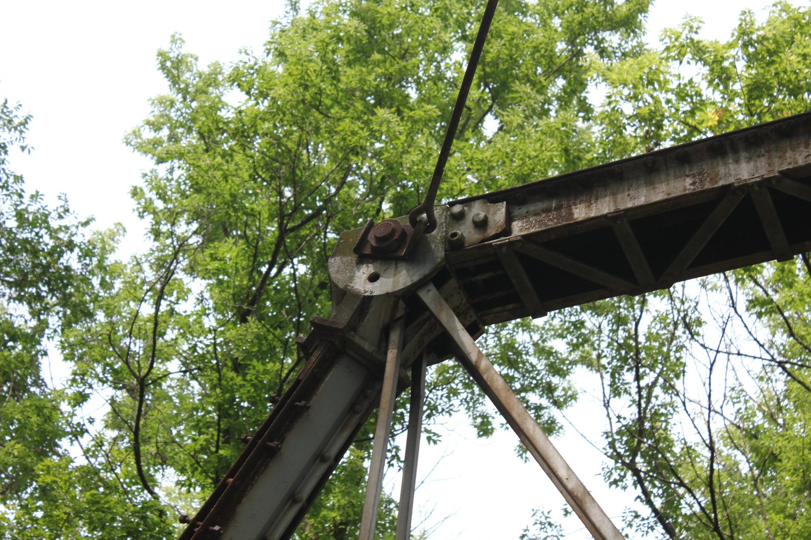 Upper angle connection